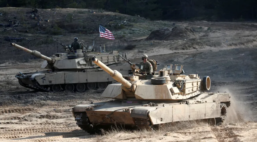 Tanque do Exército norte-americano M1A1 Abrams participa de exercício militar da Otan na Letônia. 26/03/2021REUTERS/Ints Kalnins